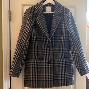 A&F thick wool blend blazer . Cover hips. Size M